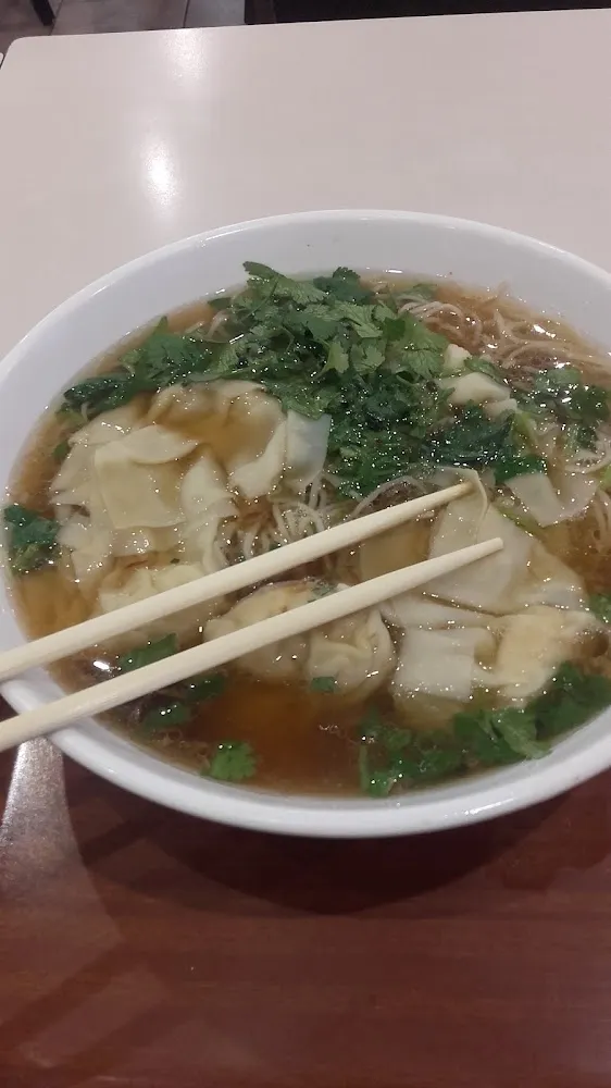 Soupe Avec Raviolis Aux Crevettes
